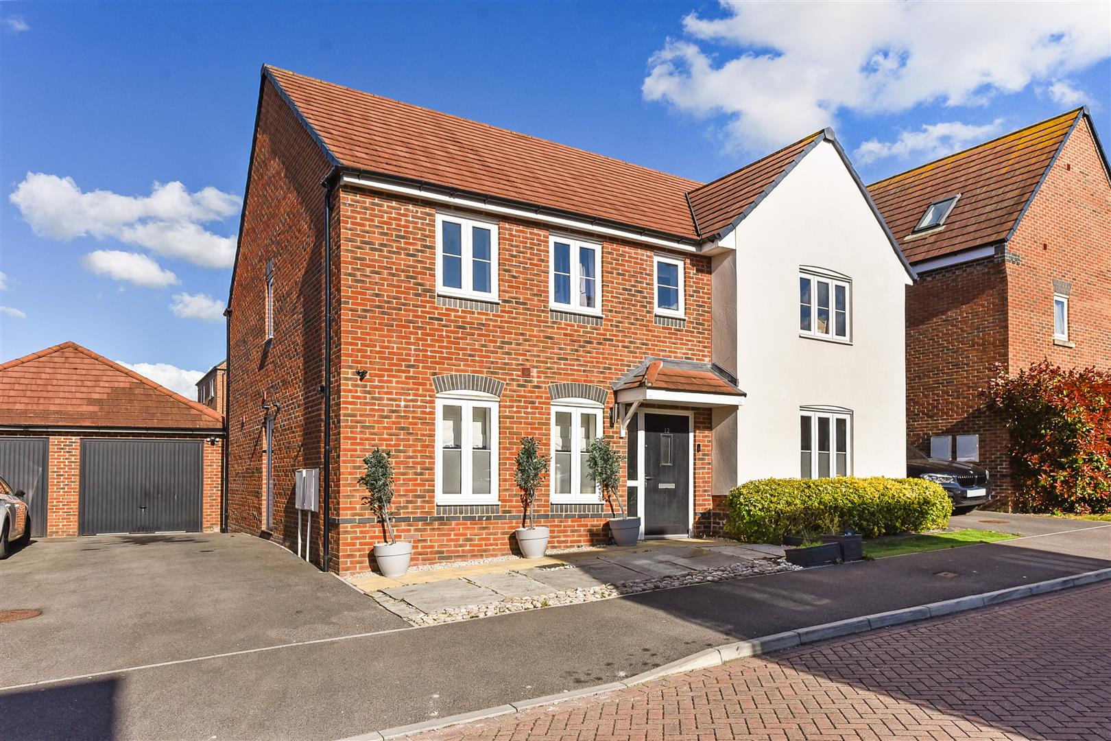 4 bedroom Detached house Under Offer