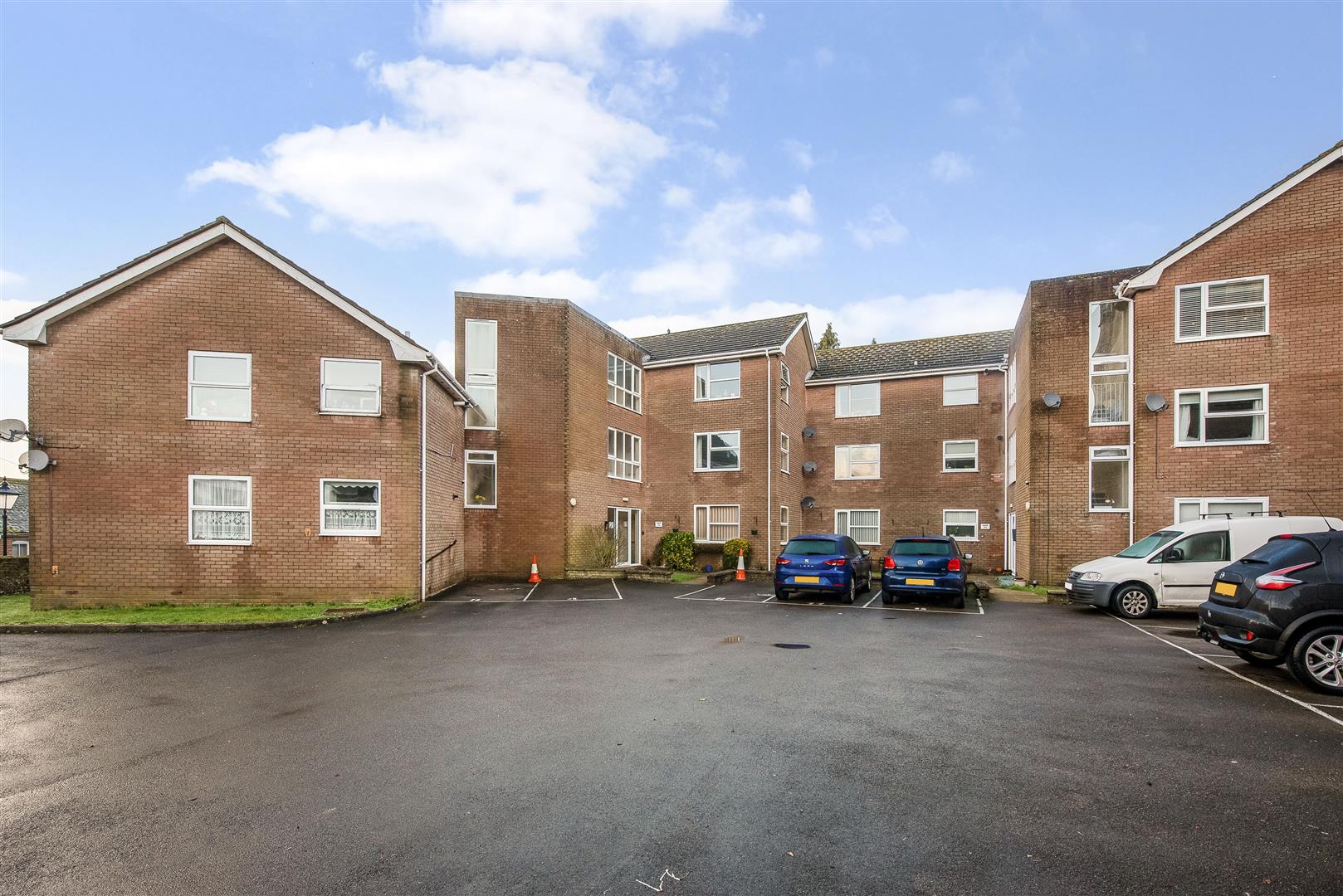 2 bedroom Flat Under Offer