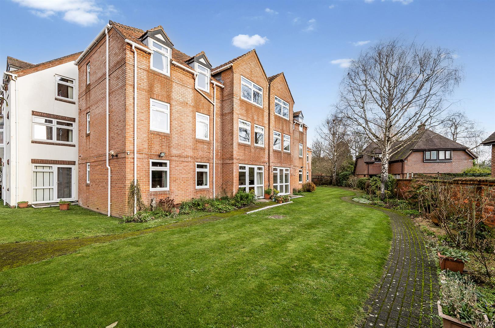 2 bedroom Flat For Sale