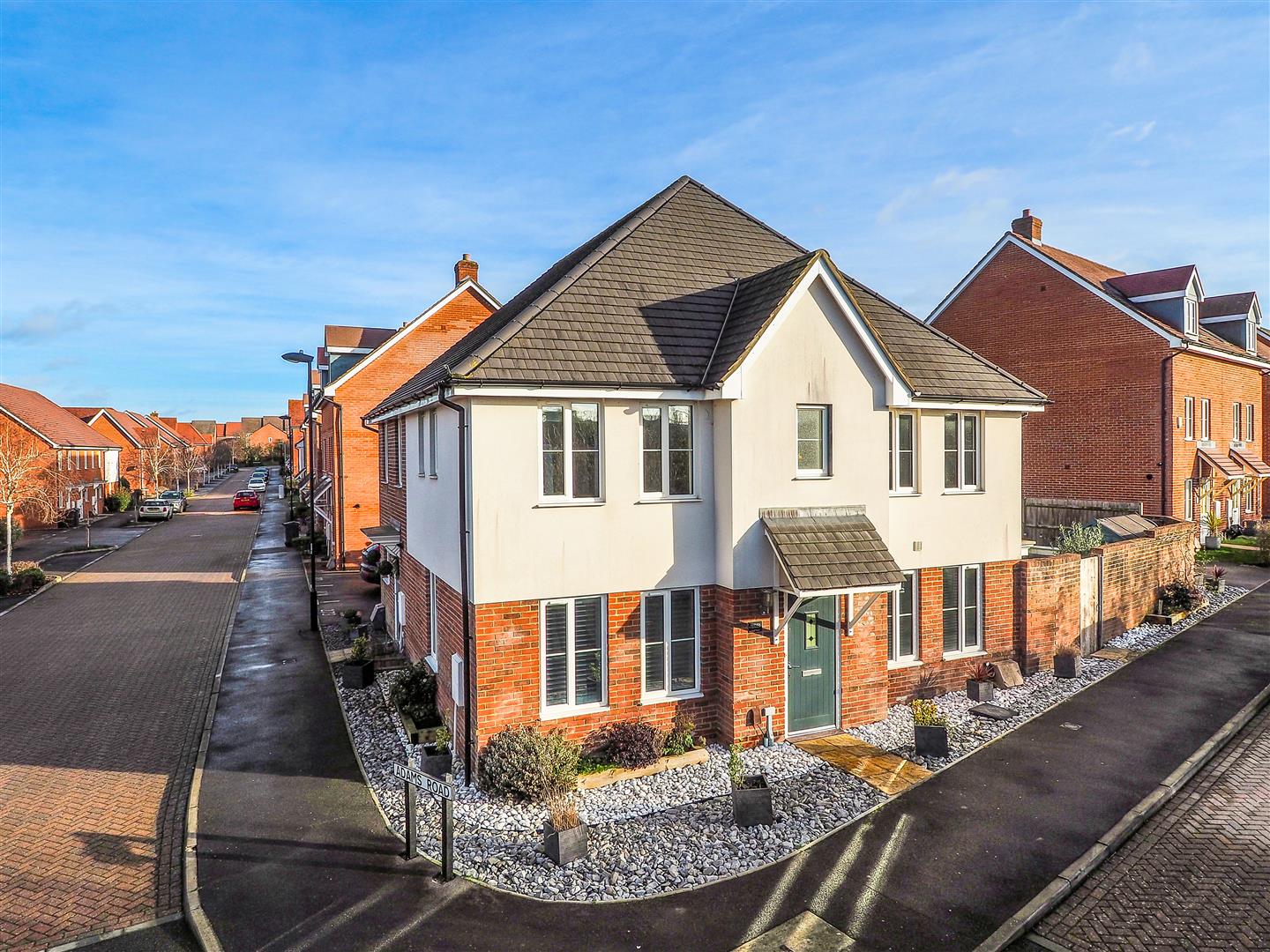 3 bedroom House (unspecified) Under Offer