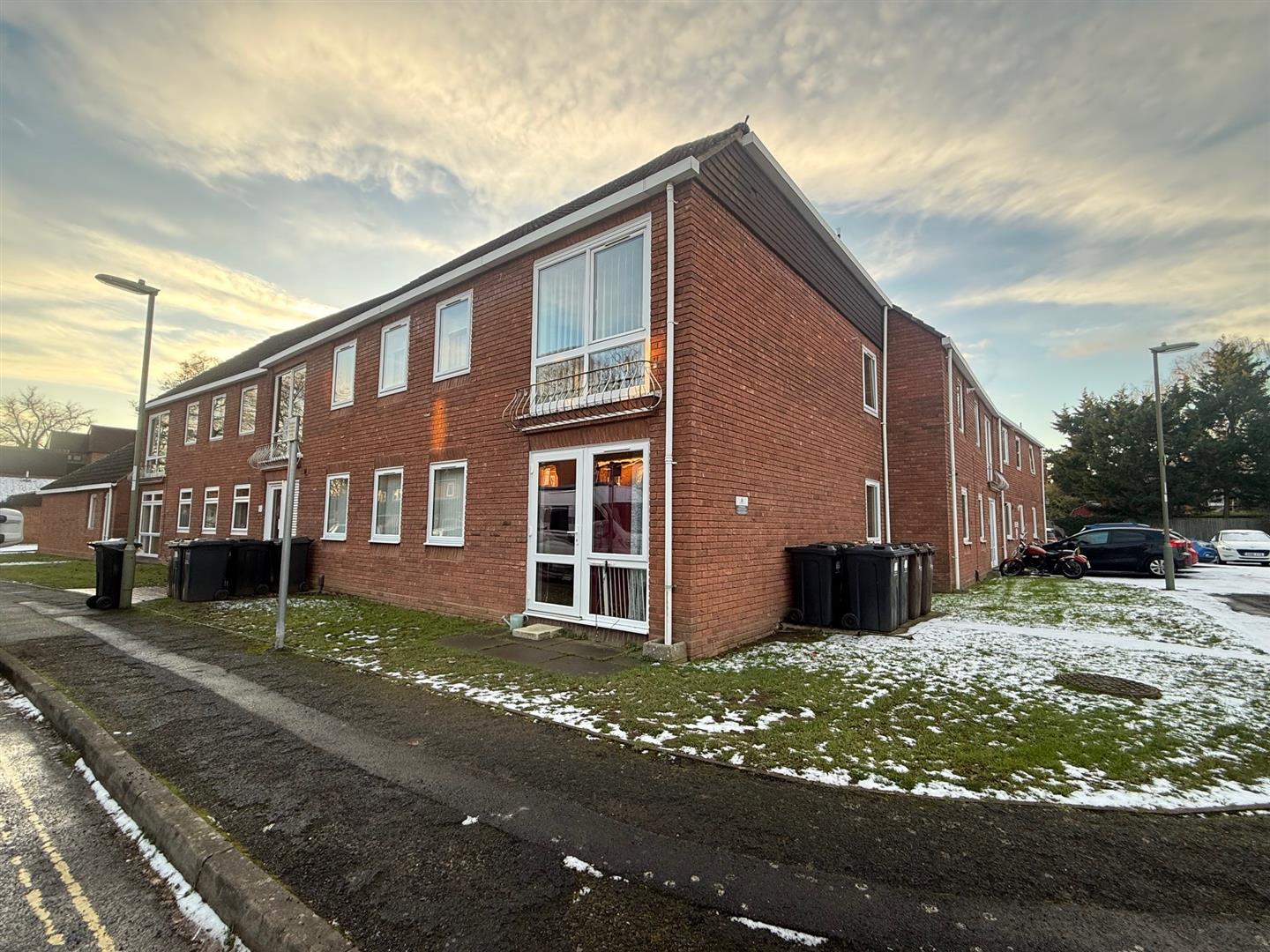2 bedroom Flat To Let