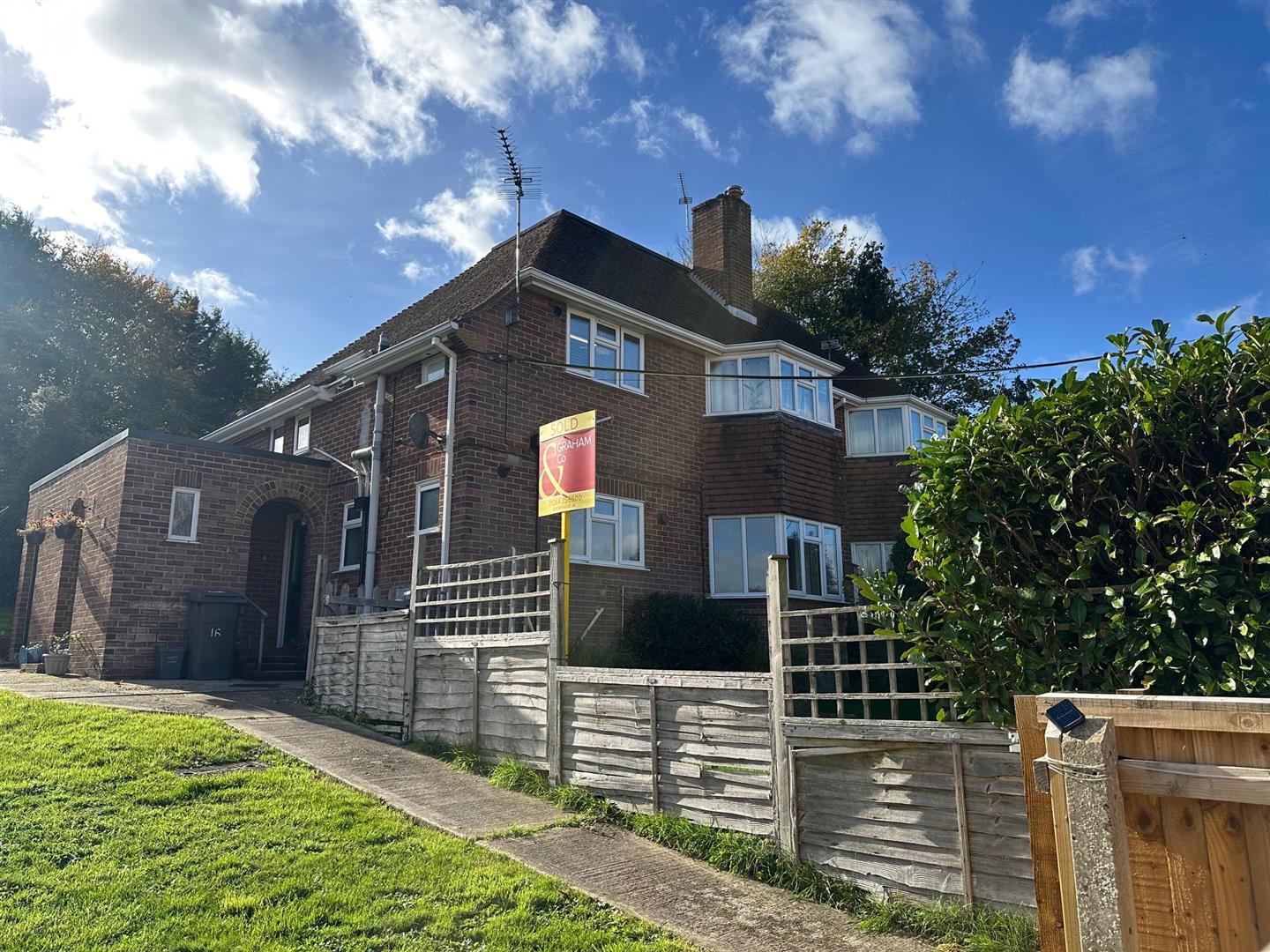 2 bedroom Flat To Let