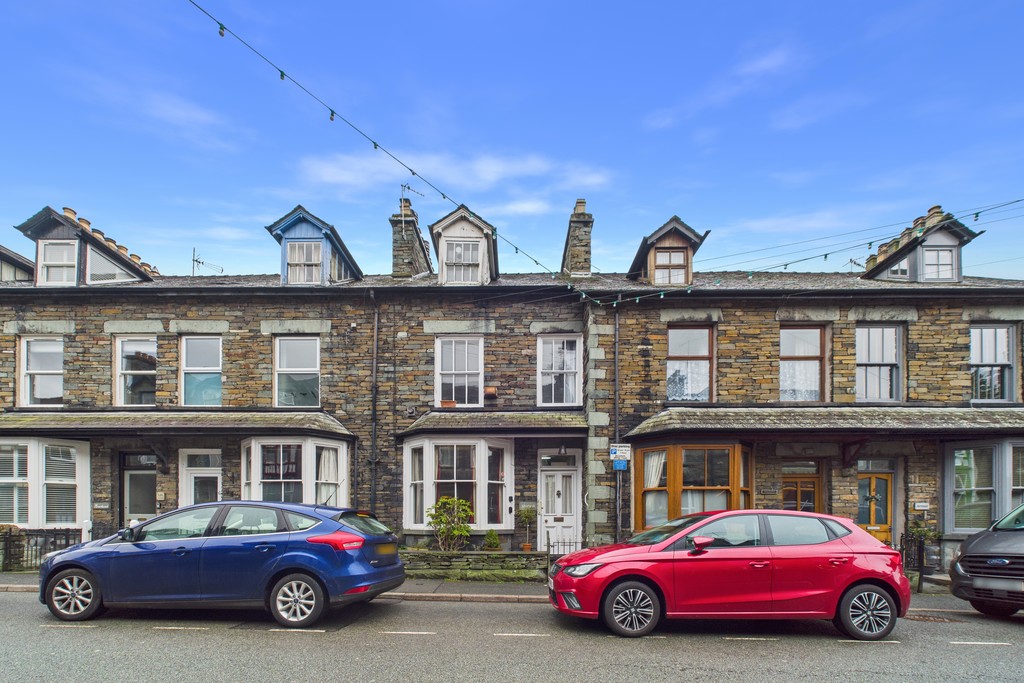 5 bedroom Terraced House For Sale