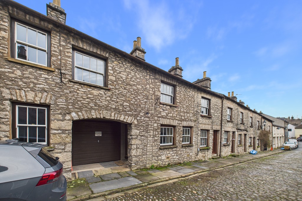 3 bedroom Cottage For Sale