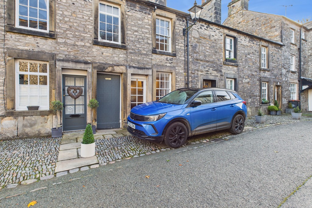 2 bedroom Cottage For Sale