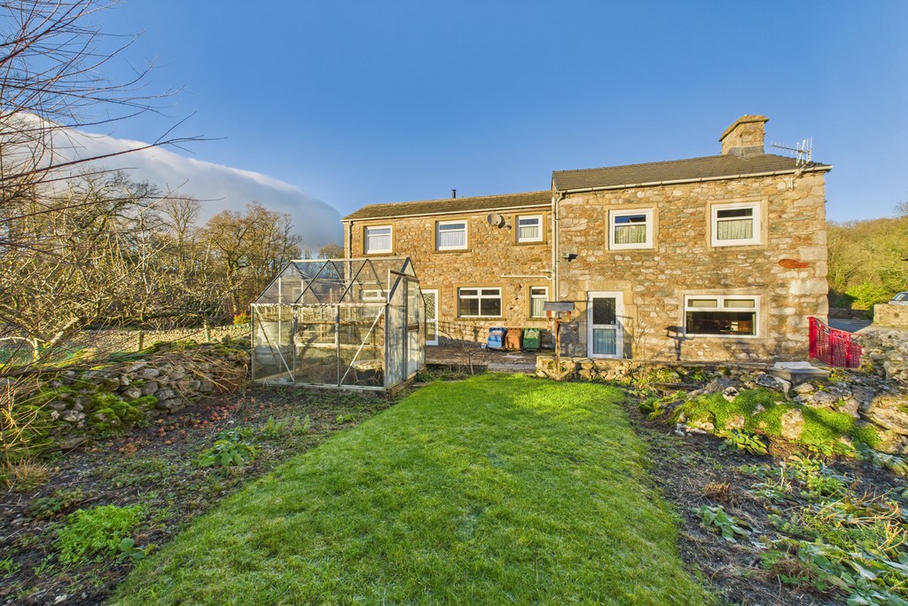 4 bedroom Cottage For Sale