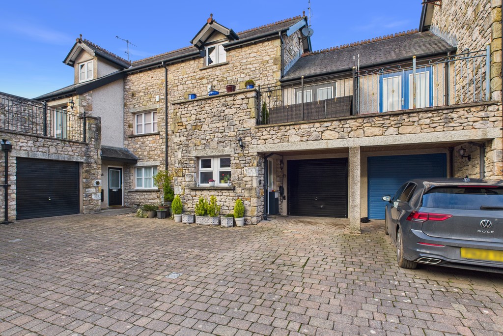 4 bedroom Town house For Sale
