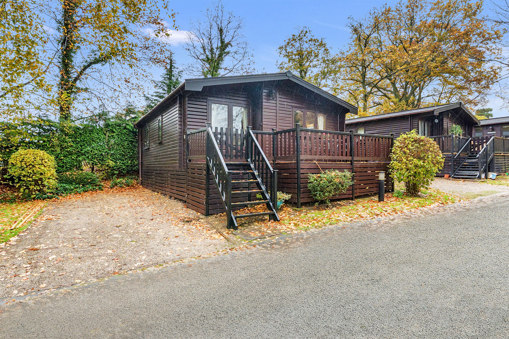 2 bedroom Lodge For Sale