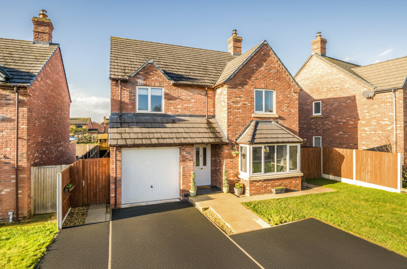 4 bedroom Detached house Under Offer