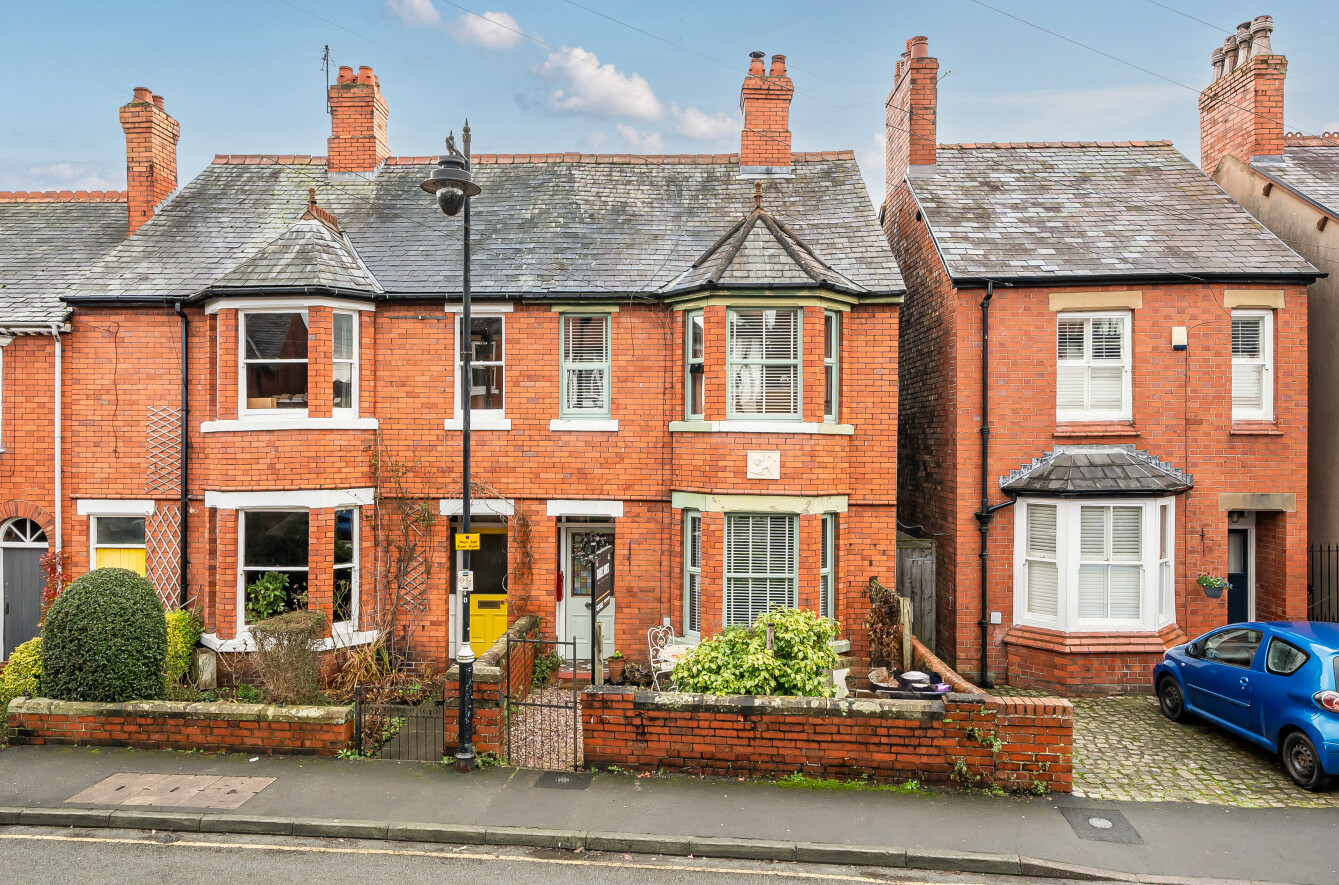 3 bedroom Semi-detached house For Sale