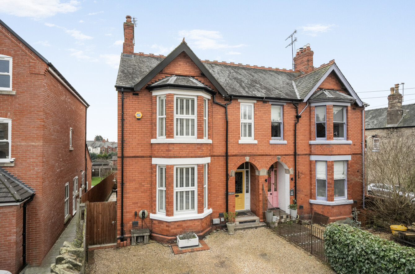 4 bedroom Semi-detached house Sold
