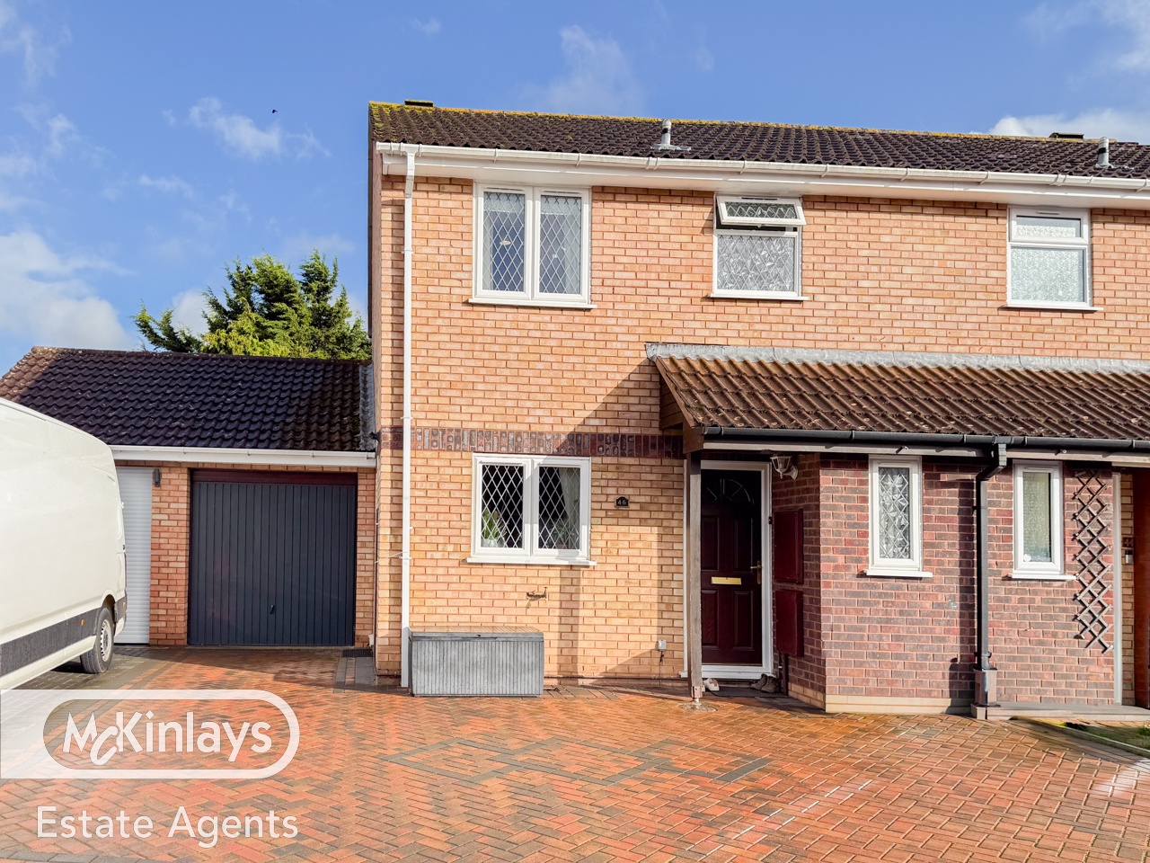 3 bedroom Semi-detached house Under Offer