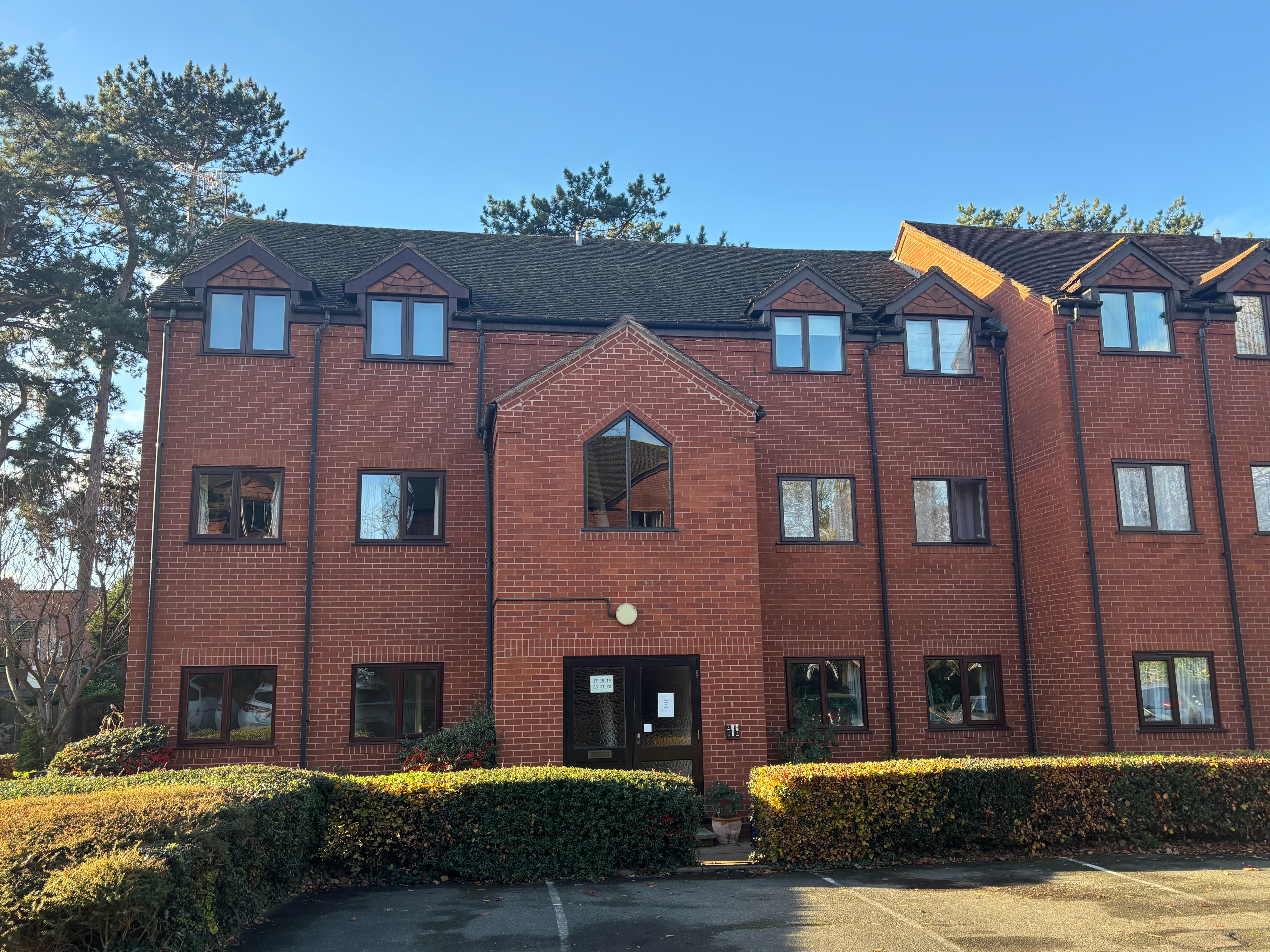 2 bedroom Flat To Let