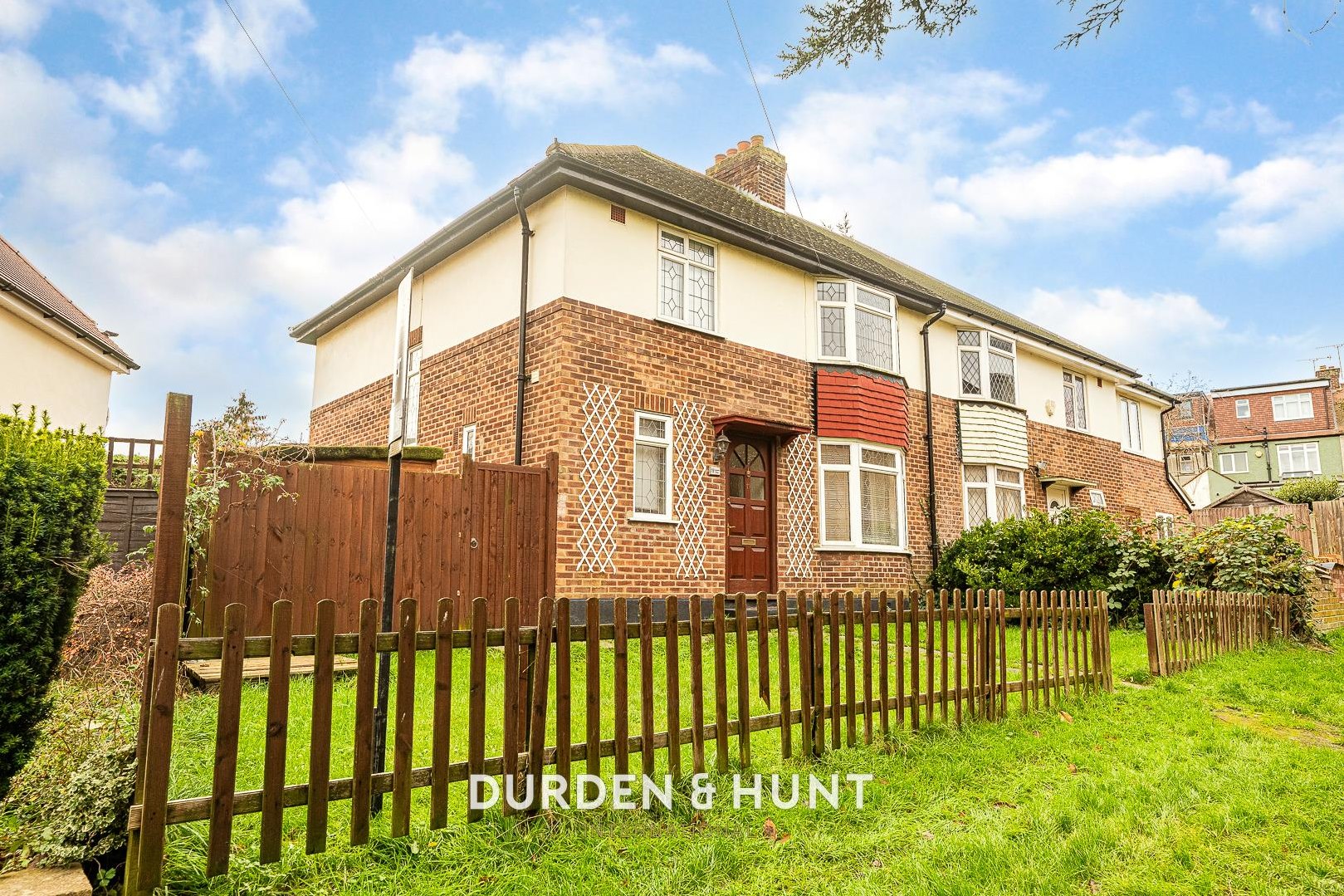 4 bedroom Semi-detached house Sold