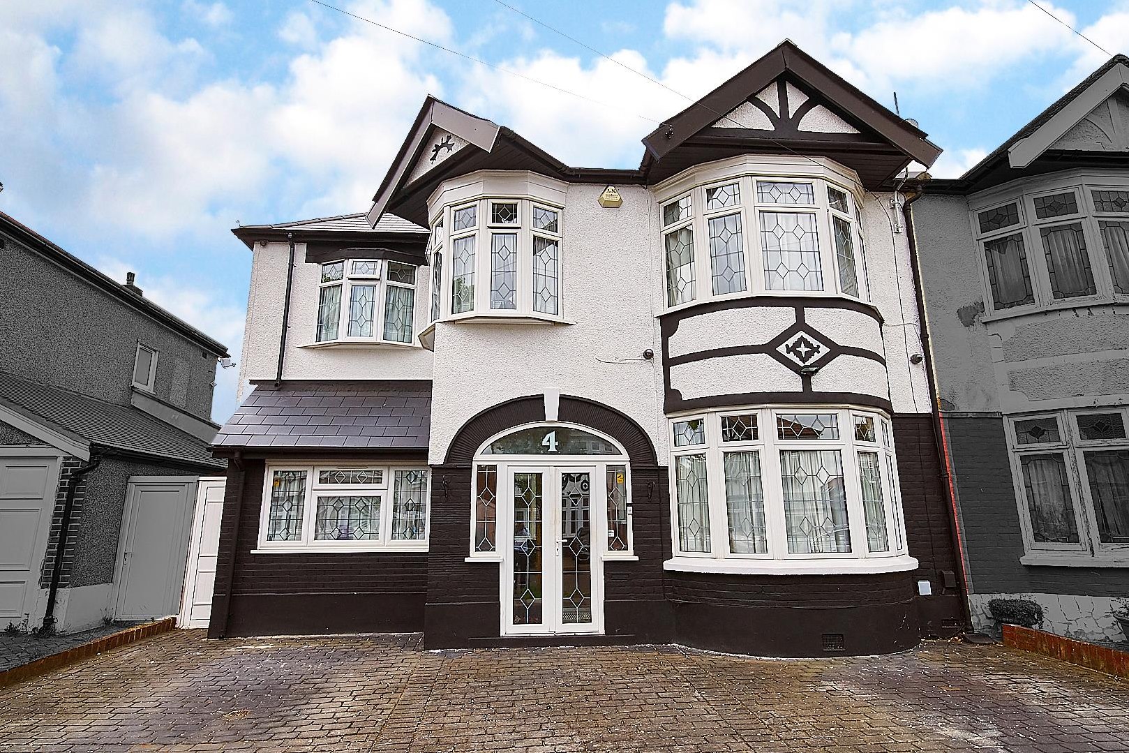5 bedroom Semi-detached house Sold
