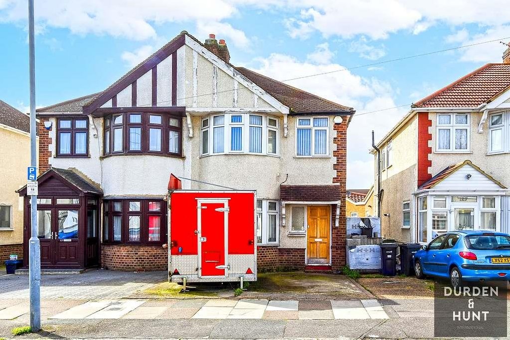 3 bedroom Semi-detached house Sold