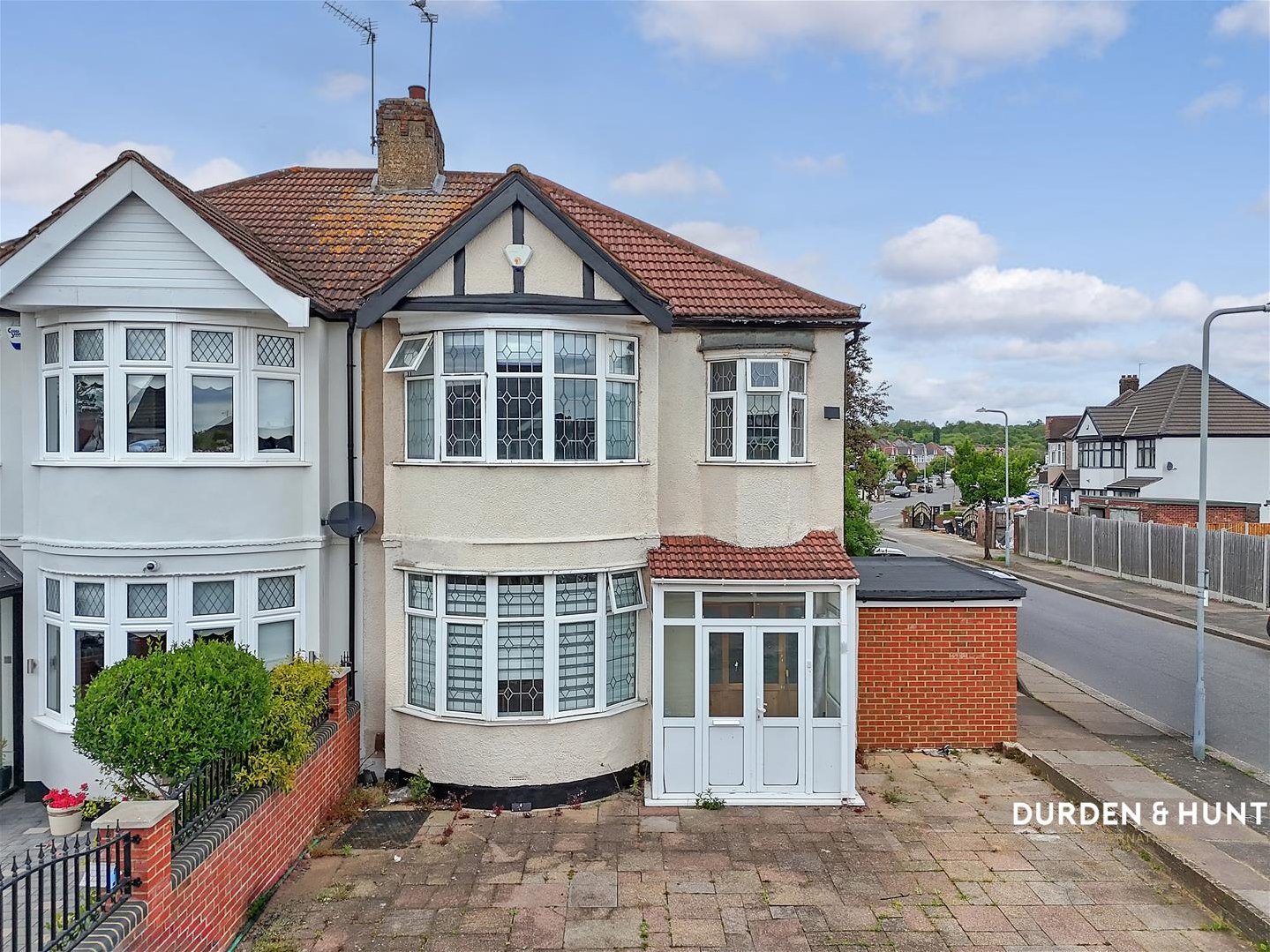 3 bedroom Semi-detached house Sold