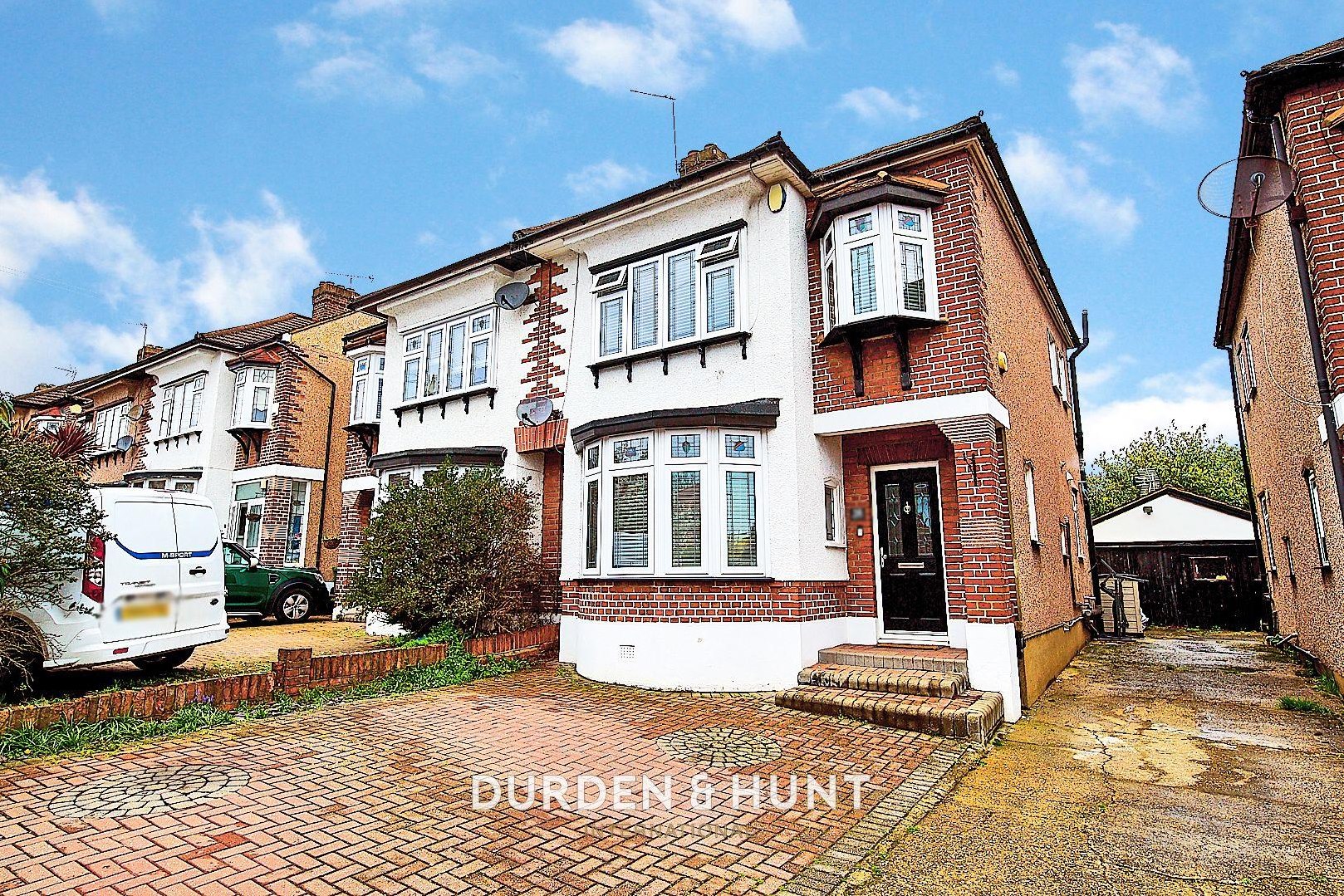 3 bedroom Semi-detached house Sold