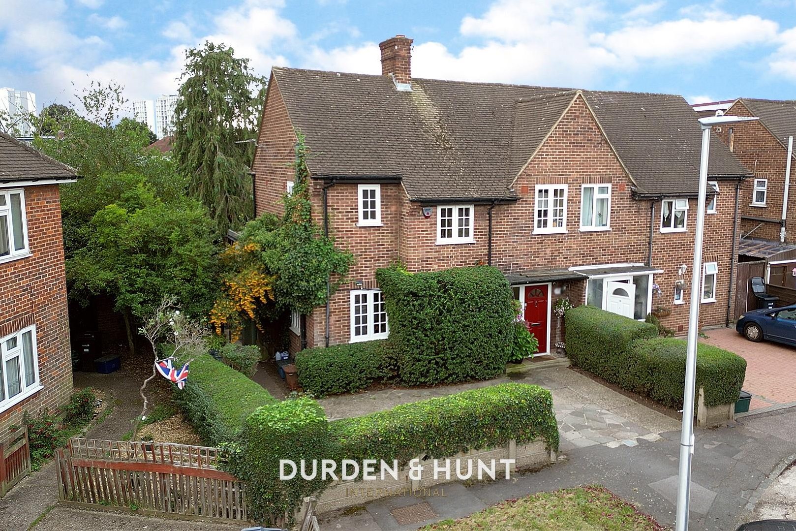 3 bedroom Semi-detached house Sold