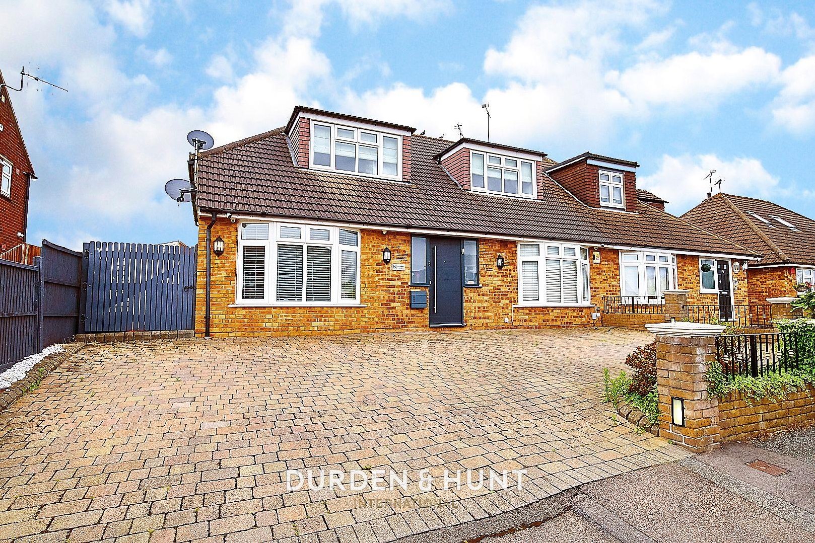 3 bedroom Semi-detached house Sold