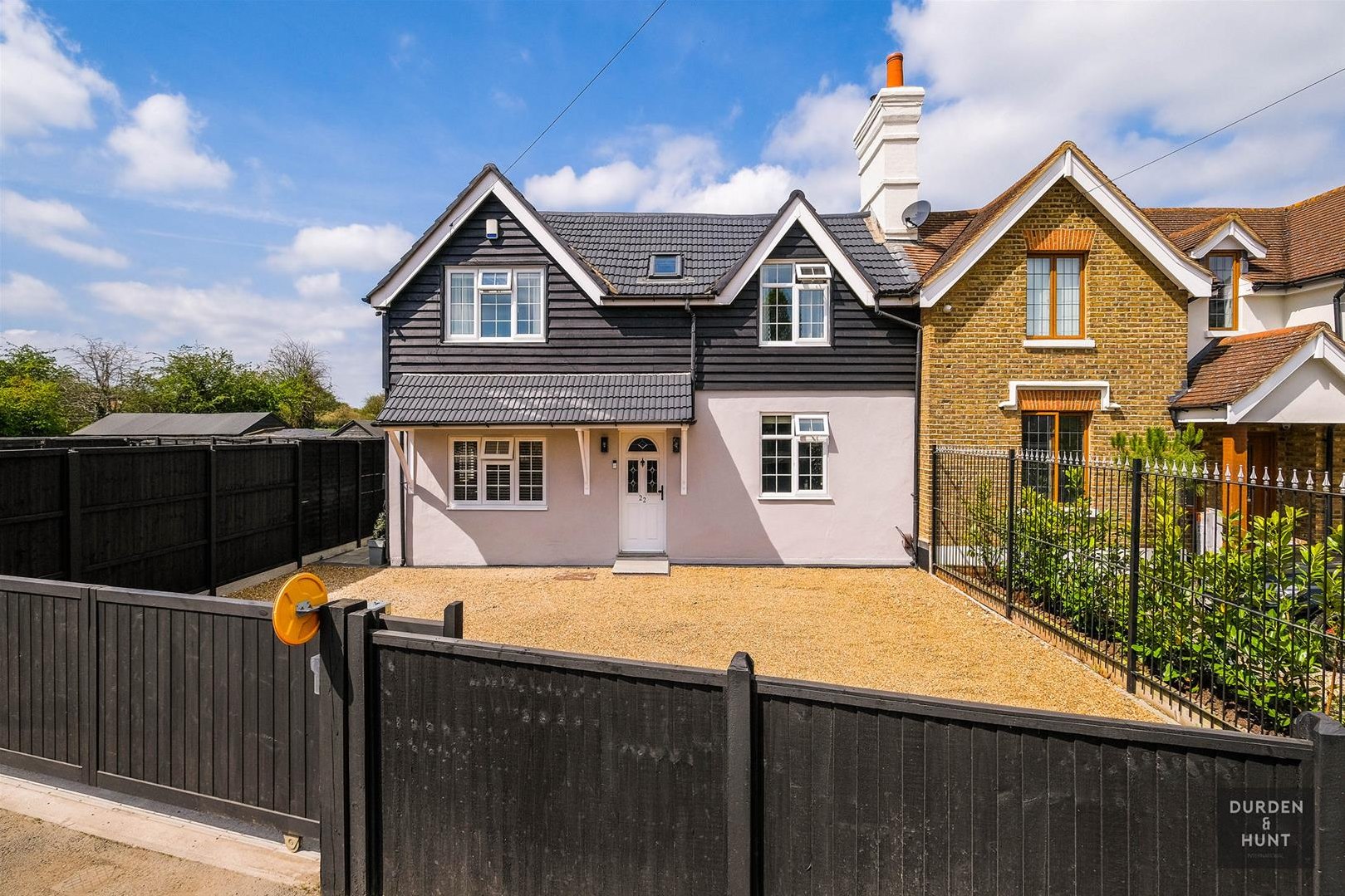 4 bedroom Semi-detached house Sold