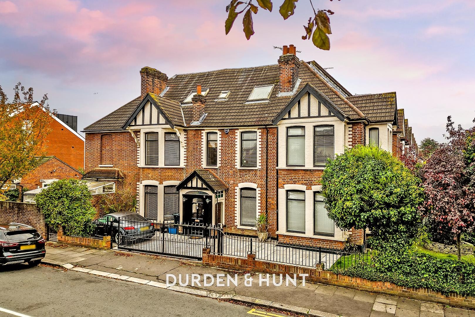 6 bedroom Studio flat For Sale