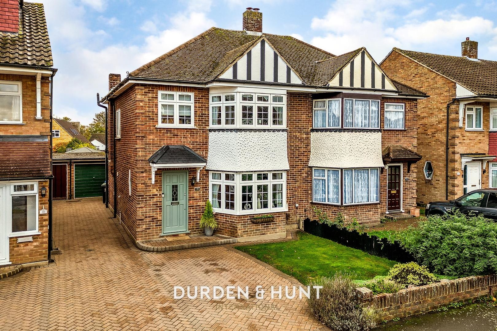 3 bedroom Semi-detached house Sold