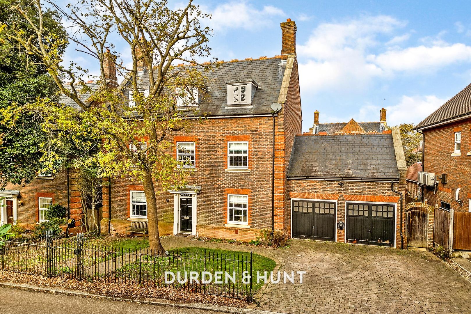 6 bedroom Detached house For Sale