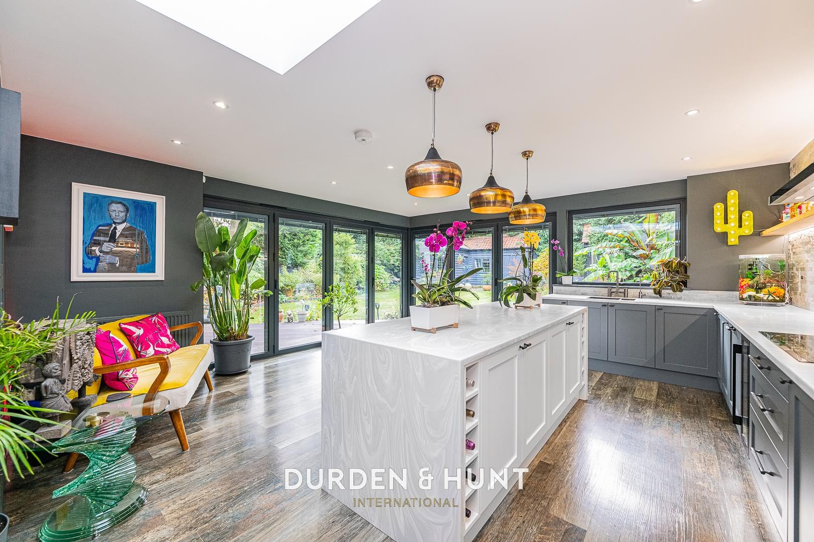 4 bedroom Semi-detached house Under Offer