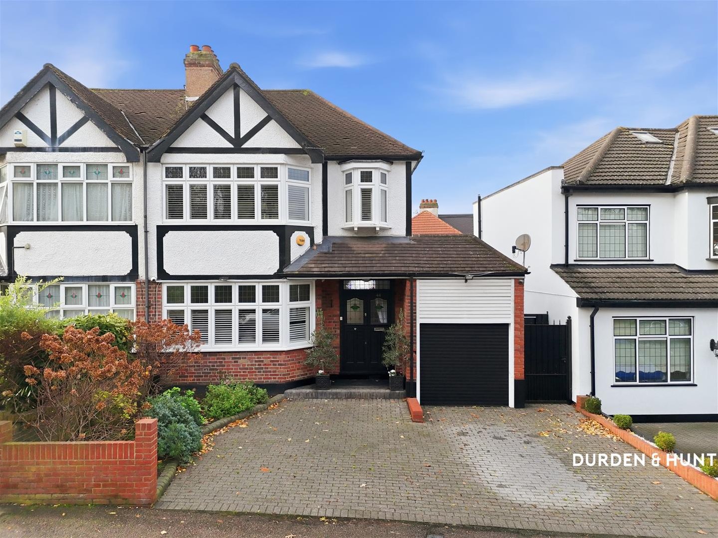 3 bedroom Semi-detached house Under Offer