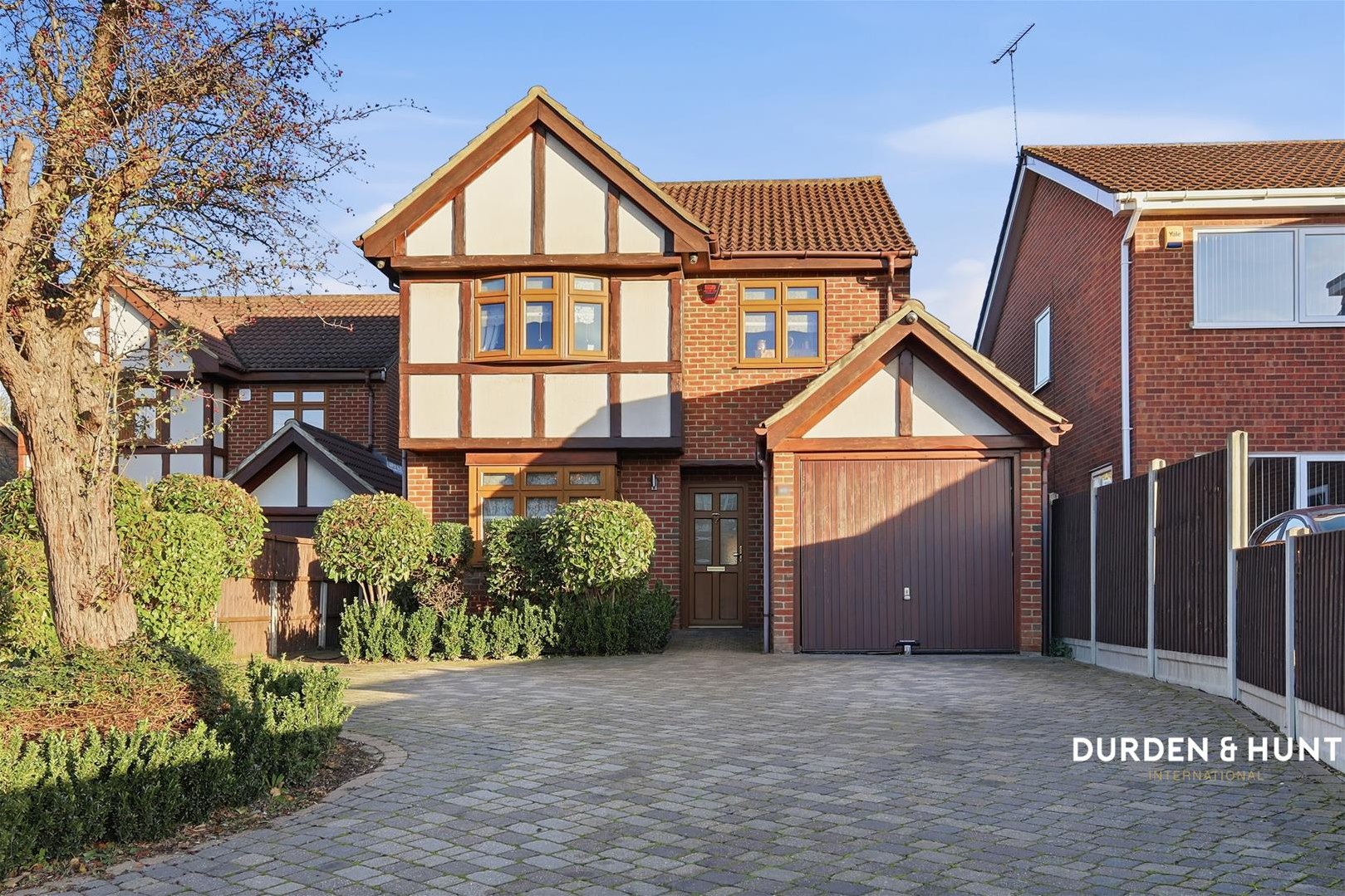 4 bedroom Studio flat For Sale