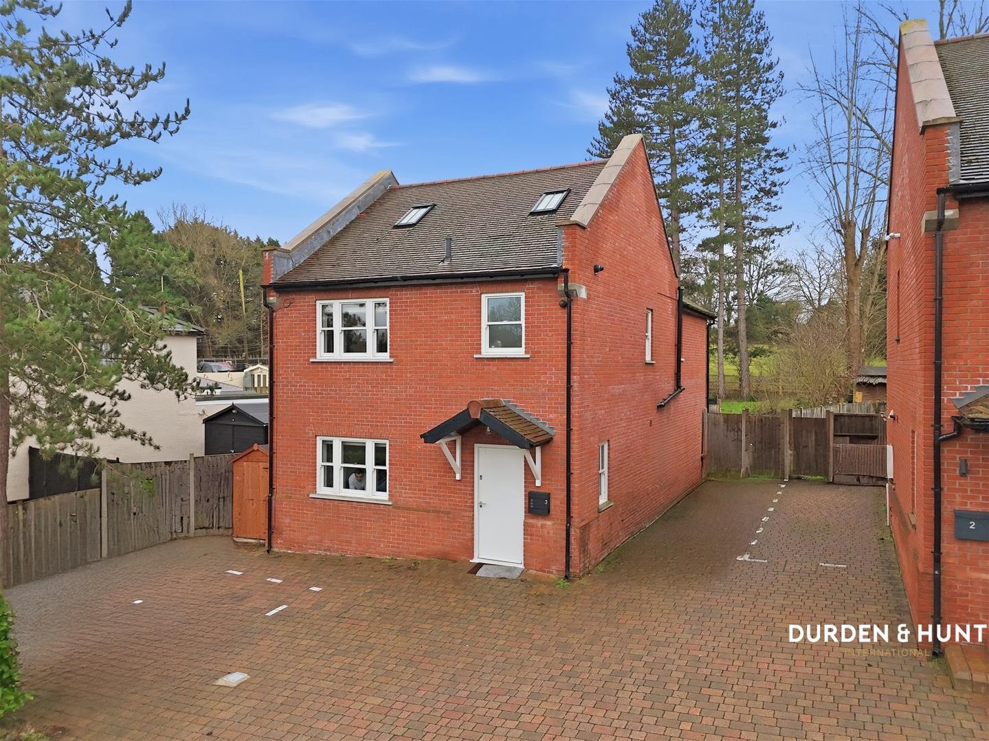 3 bedroom Detached house For Sale