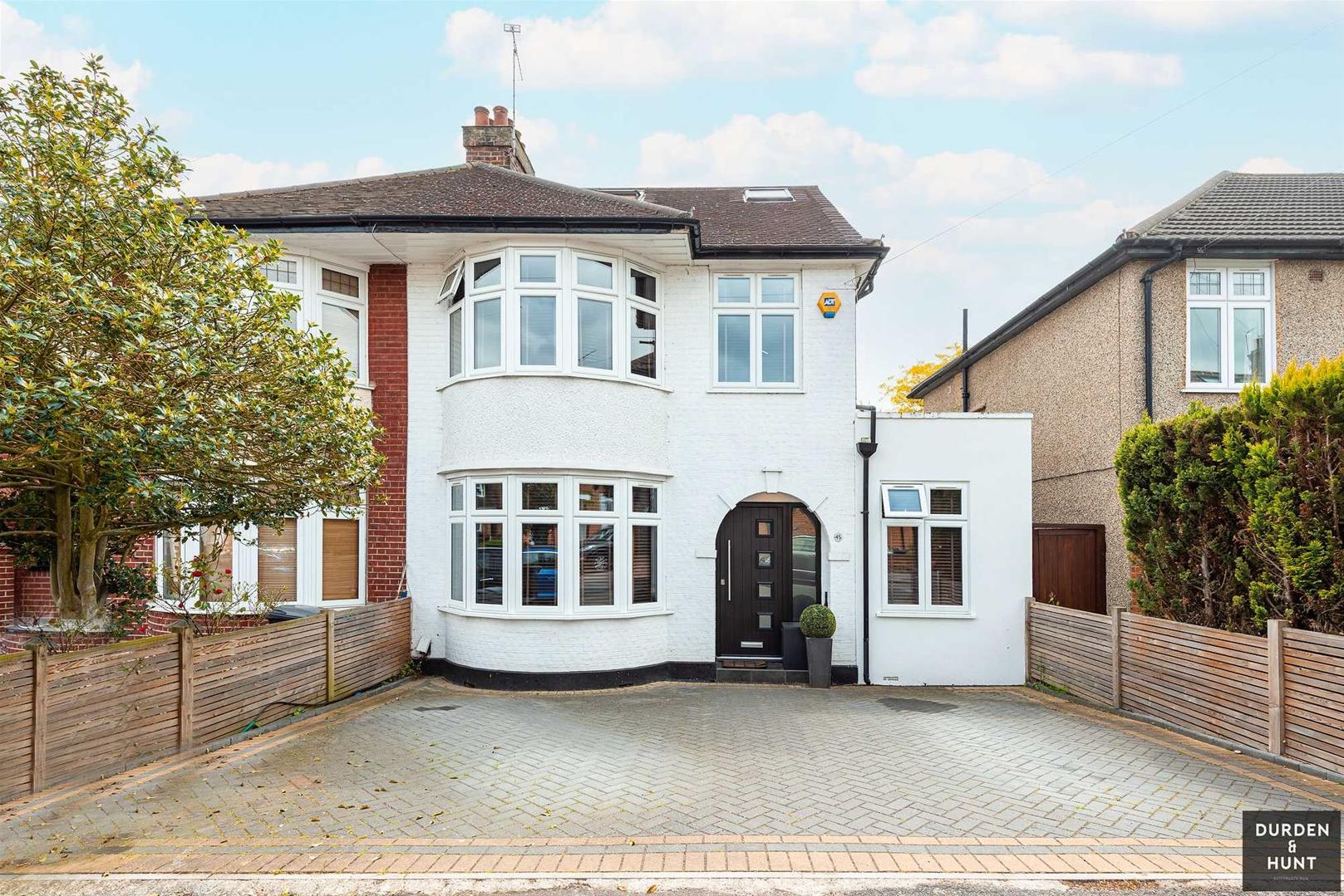 5 bedroom Semi-detached house Sold