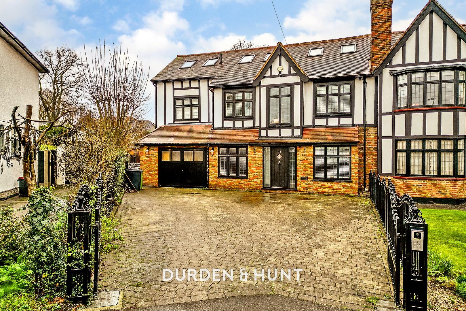 5 bedroom Semi-detached house For Sale