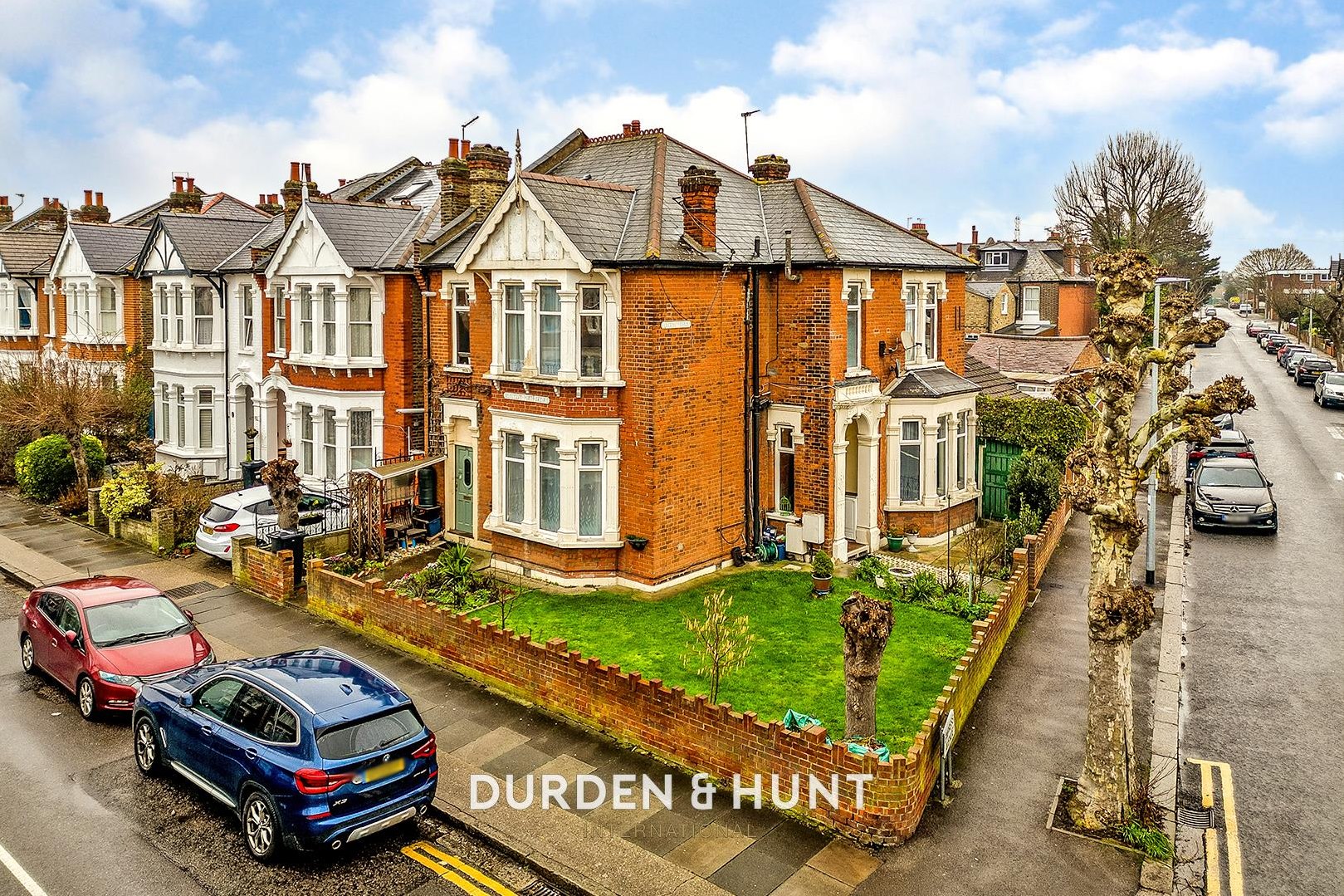 4 bedroom Semi-detached house Under Offer