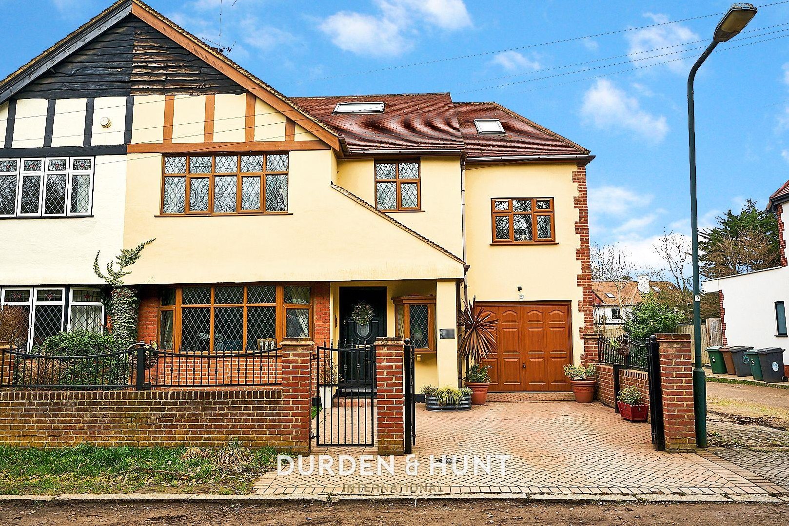 6 bedroom Semi-detached house Sold