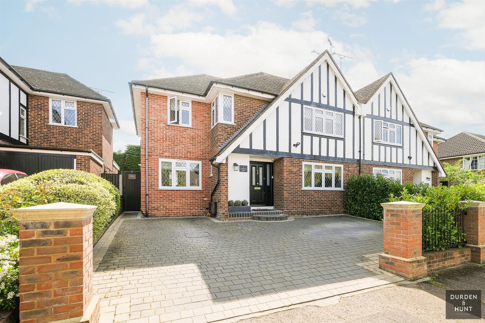 4 bedroom Semi-detached house Sold