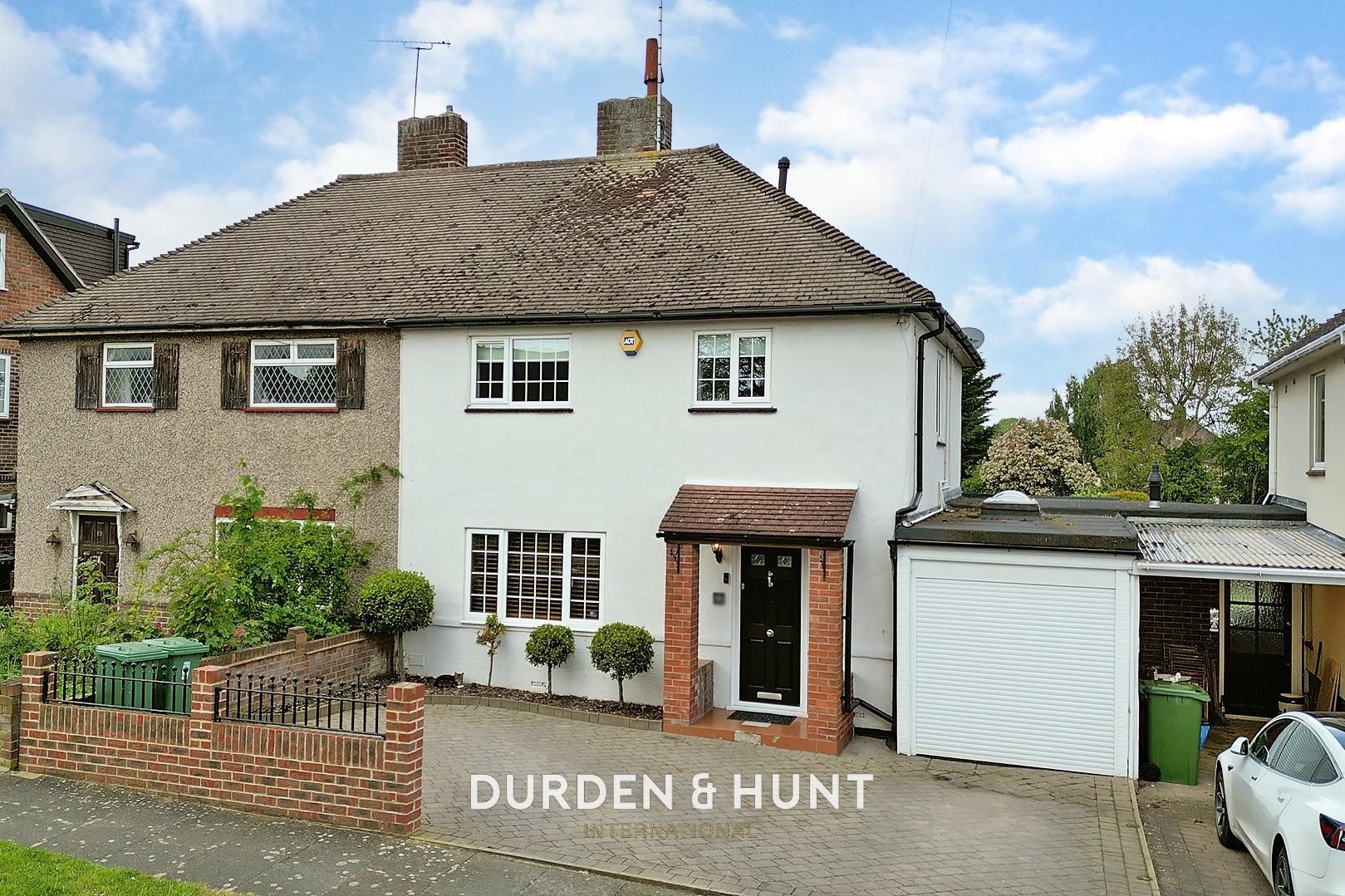 3 bedroom Semi-detached house Sold