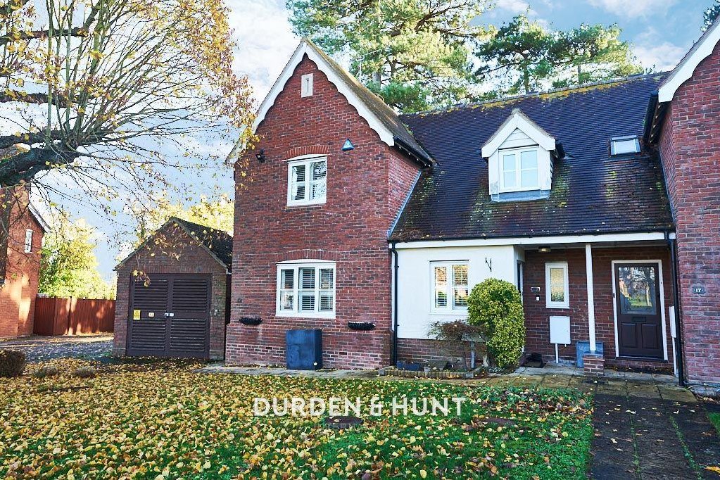 3 bedroom Semi-detached house Sold