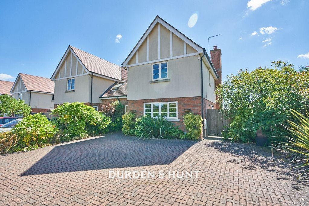 4 bedroom Semi-detached house Sold