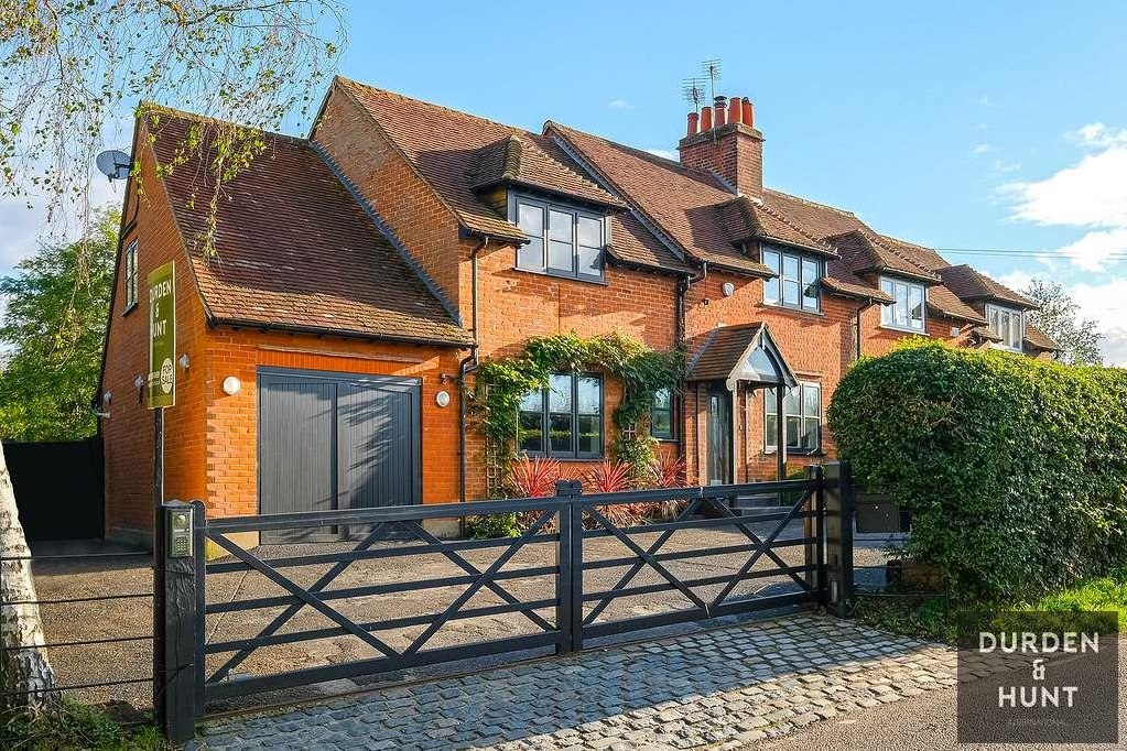 4 bedroom Semi-detached house Sold