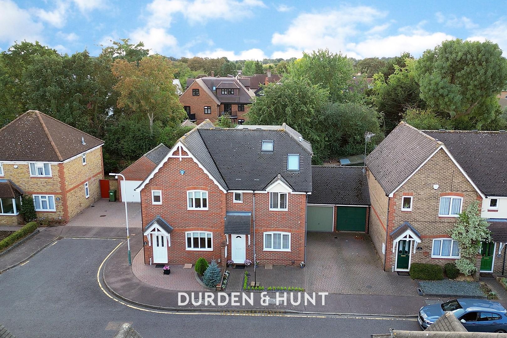 4 bedroom Semi-detached house Sold