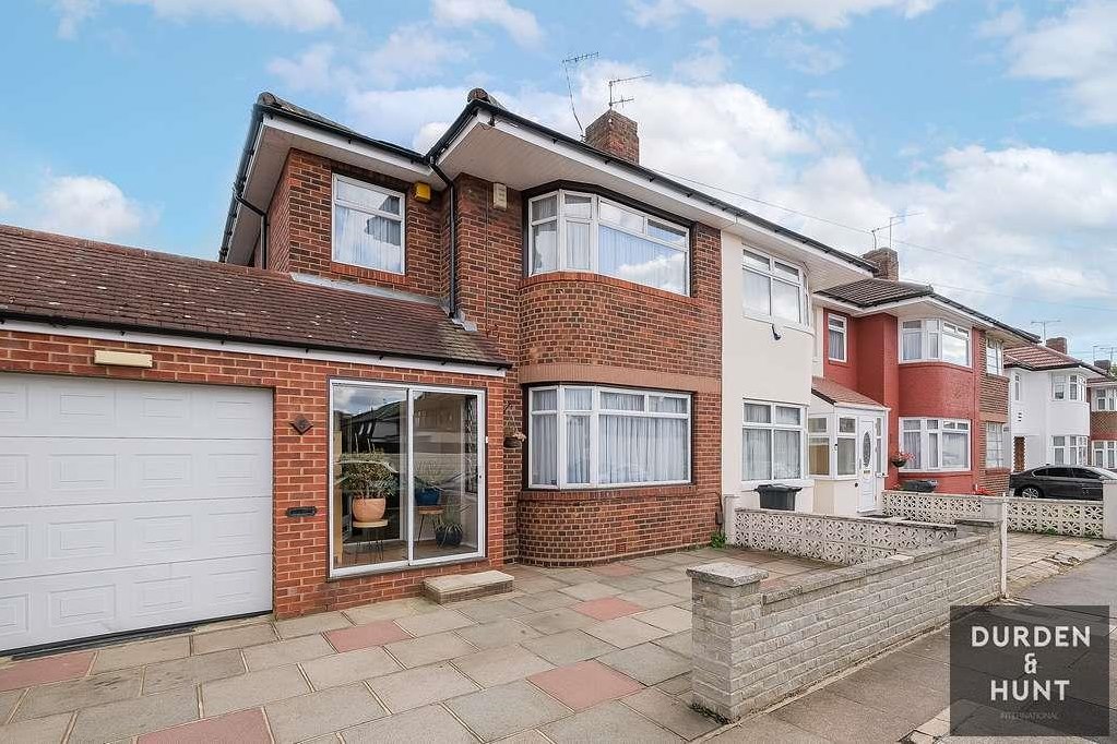 3 bedroom End of terrace house Sold