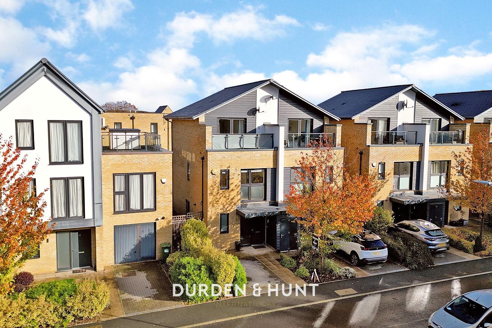 3 bedroom Semi-detached house Sold