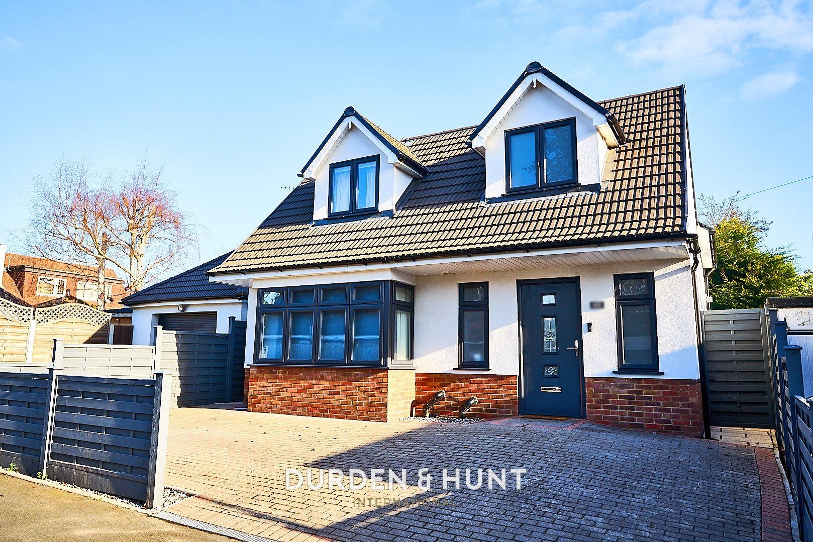 3 bedroom Semi-detached house Sold