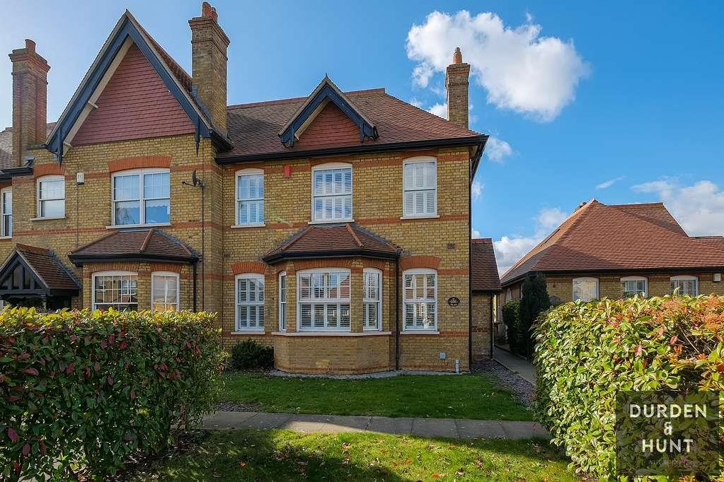 4 bedroom End of terrace house Sold