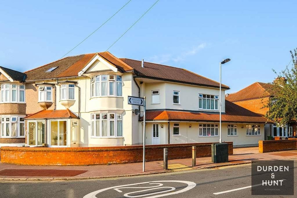 6 bedroom Semi-detached house Sold