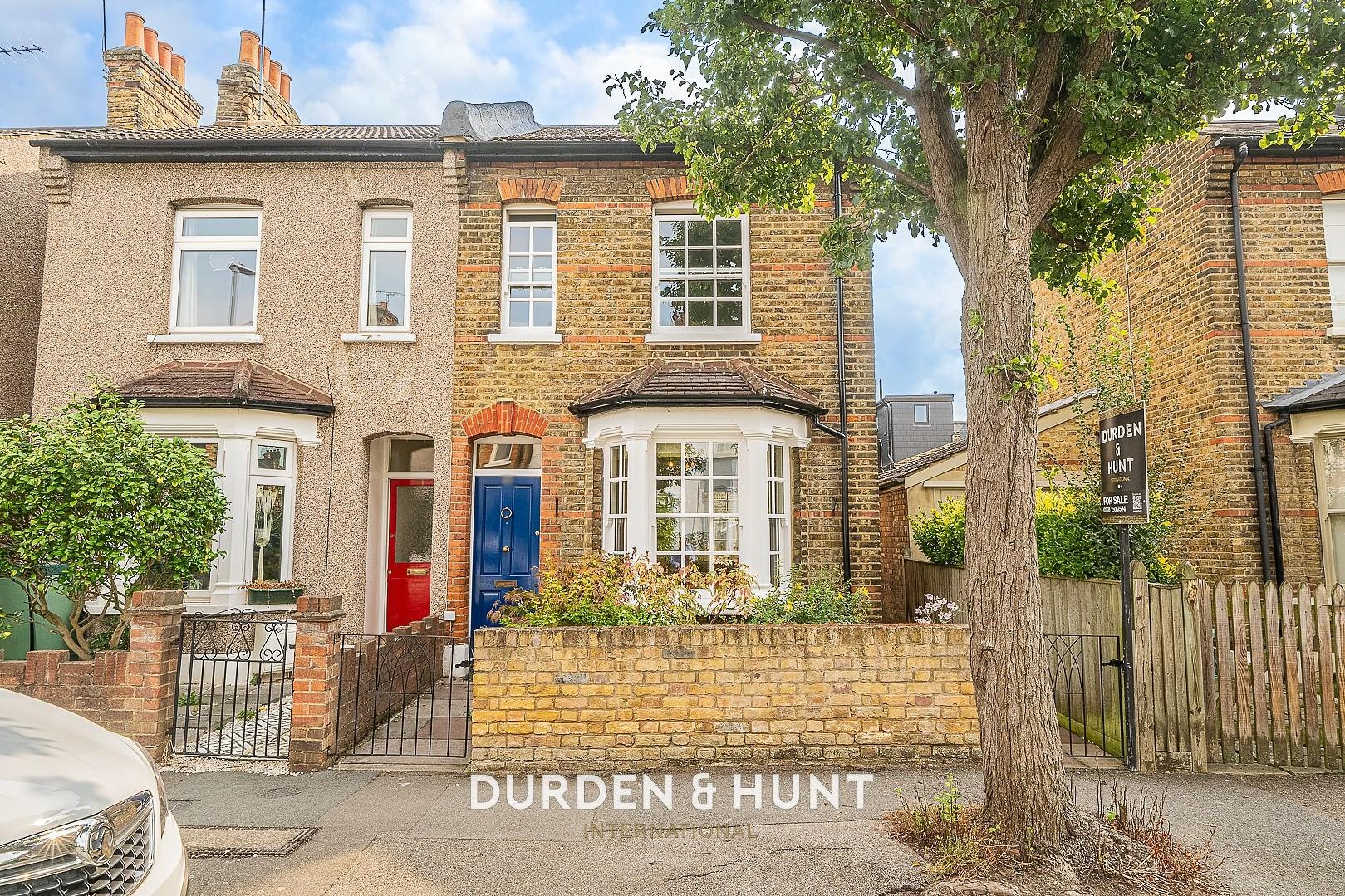 2 bedroom Semi-detached house Sold