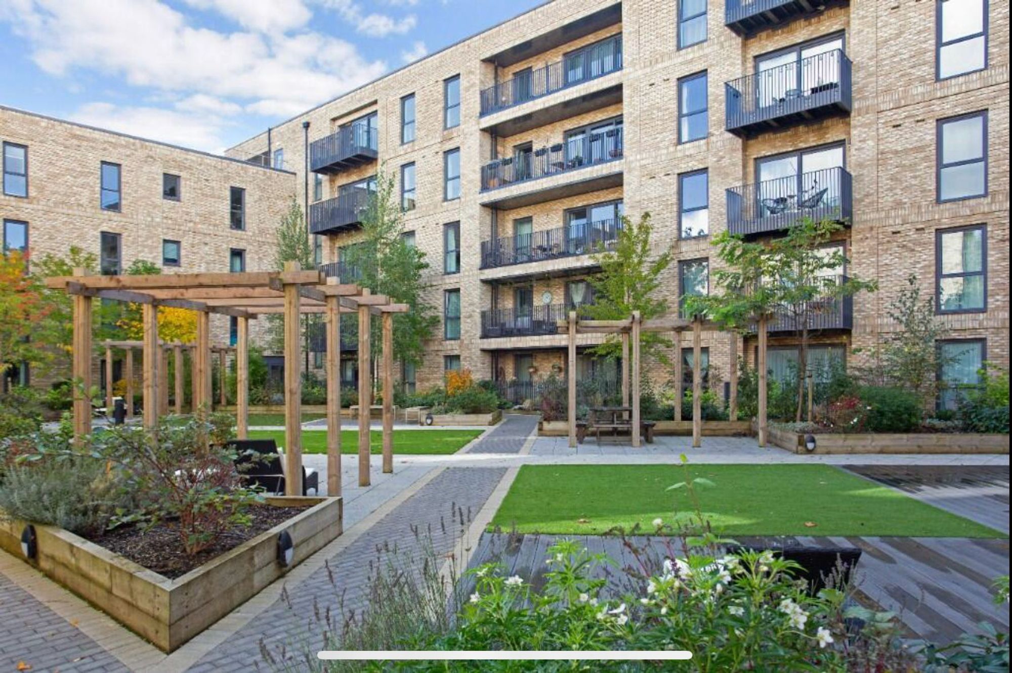 2 bedroom Flat For Sale
