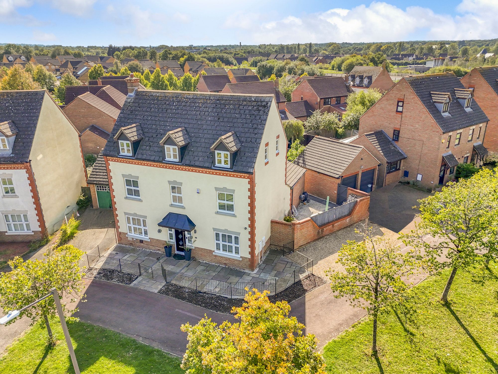 5 bedroom Detached house For Sale